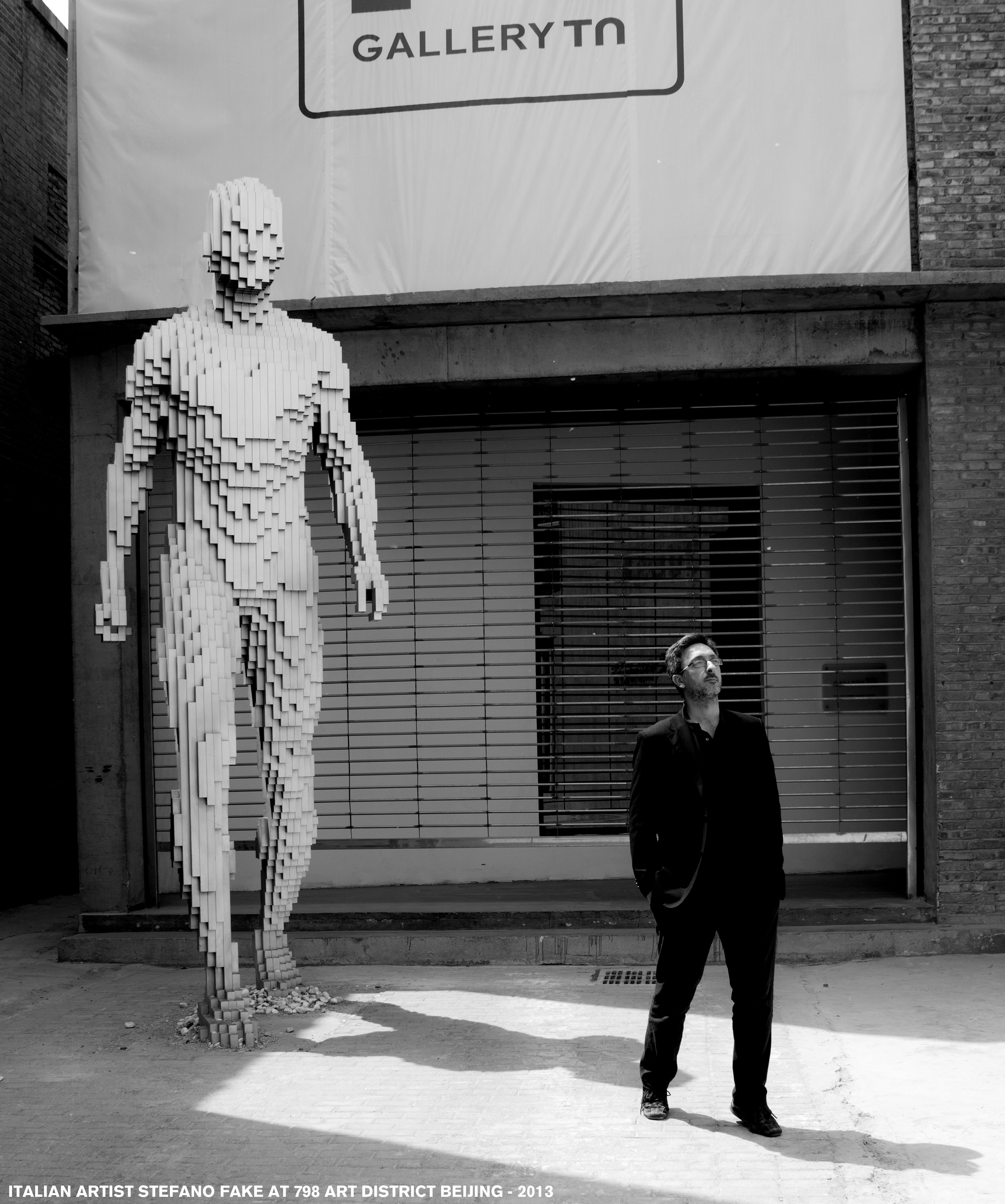 ITALIAN VIDEO ARTIST STEFANO FAKE AT BEIJING 798 ART DISTRICT_2