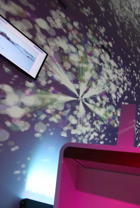 fuorisalone milano 2013 ZONA TORTONA SAMSUNG CHEMICAL_1_1