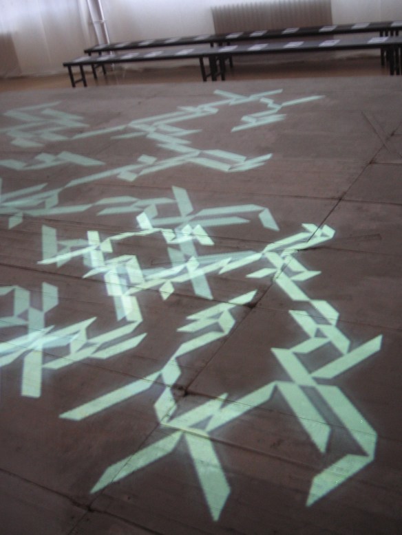 STEFANO FAKE fashion show abstract art intallation 2005_10