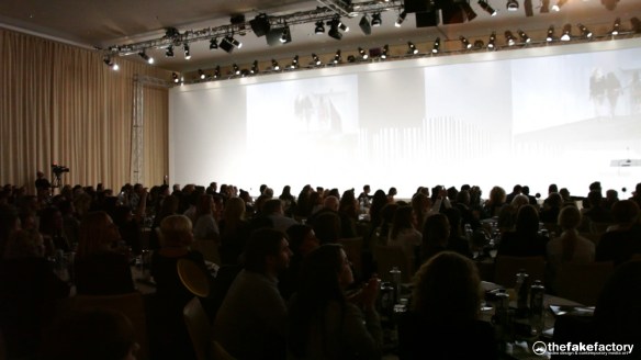 GUESS 3D HOLOGRAPHIC FASHION SHOW RUNAWAY 2014_00666