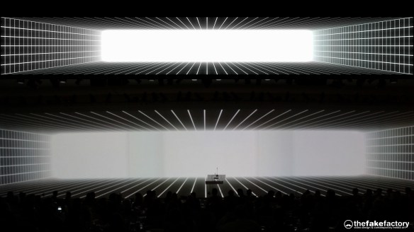 GUESS 3D HOLOGRAPHIC FASHION SHOW RUNAWAY 2014_01402