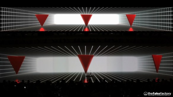 GUESS 3D HOLOGRAPHIC FASHION SHOW RUNAWAY 2014_01425