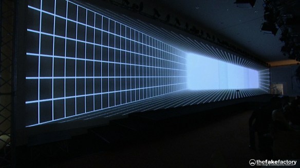 GUESS 3D HOLOGRAPHIC FASHION SHOW RUNAWAY 2014_01675