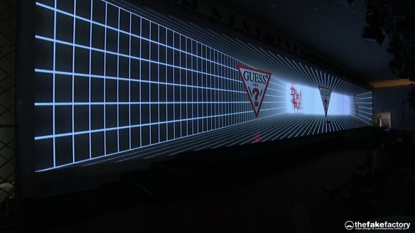 GUESS 3D HOLOGRAPHIC FASHION SHOW RUNAWAY 2014_01760