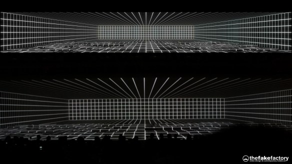 GUESS 3D HOLOGRAPHIC FASHION SHOW RUNAWAY 2014_02015