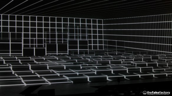 GUESS 3D HOLOGRAPHIC FASHION SHOW RUNAWAY 2014_02058