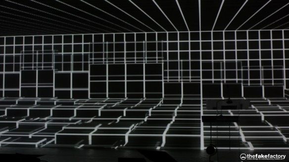 GUESS 3D HOLOGRAPHIC FASHION SHOW RUNAWAY 2014_02140