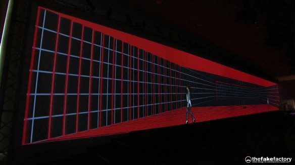 GUESS 3D HOLOGRAPHIC FASHION SHOW RUNAWAY 2014_03370