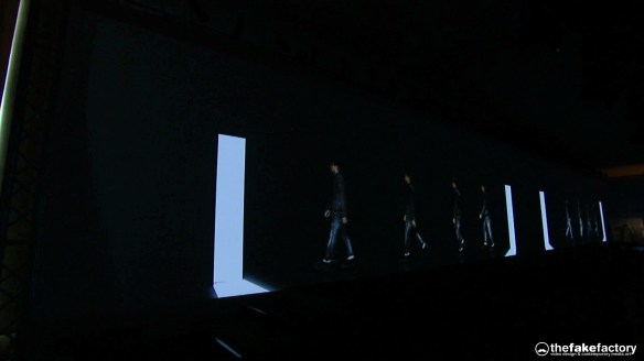 GUESS 3D HOLOGRAPHIC FASHION SHOW RUNAWAY 2014_06262