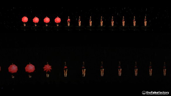 GUESS 3D HOLOGRAPHIC FASHION SHOW RUNAWAY 2014_07071