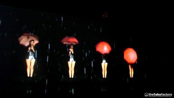 GUESS 3D HOLOGRAPHIC FASHION SHOW RUNAWAY 2014_07378