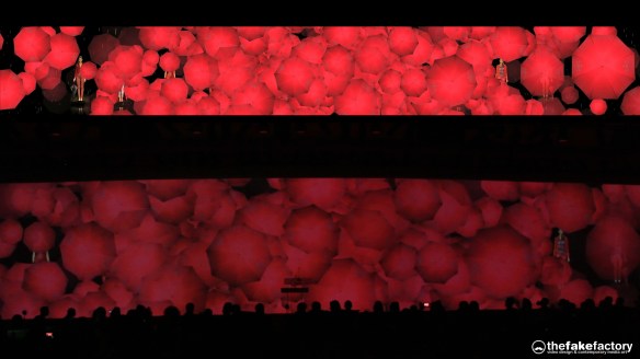 GUESS 3D HOLOGRAPHIC FASHION SHOW RUNAWAY 2014_08118