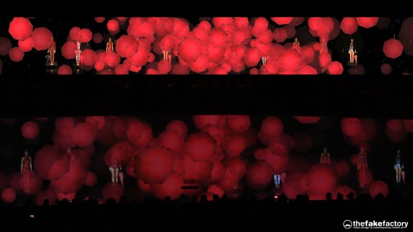 GUESS 3D HOLOGRAPHIC FASHION SHOW RUNAWAY 2014_08142