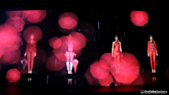 GUESS 3D HOLOGRAPHIC FASHION SHOW RUNAWAY 2014_08186