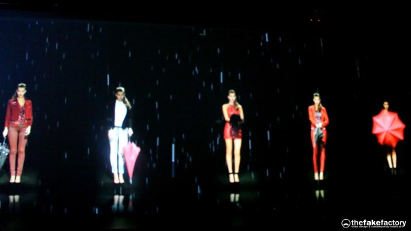 GUESS 3D HOLOGRAPHIC FASHION SHOW RUNAWAY 2014_08261