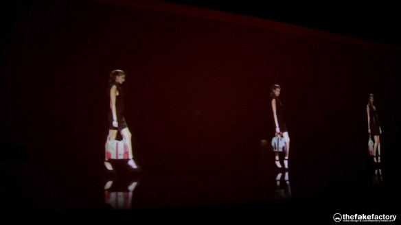 GUESS 3D HOLOGRAPHIC FASHION SHOW RUNAWAY 2014_10232