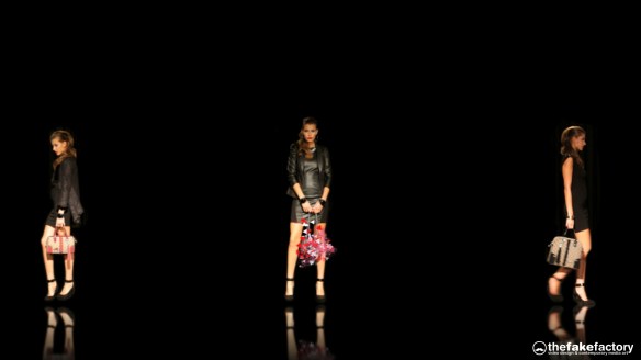GUESS 3D HOLOGRAPHIC FASHION SHOW RUNAWAY 2014_10580