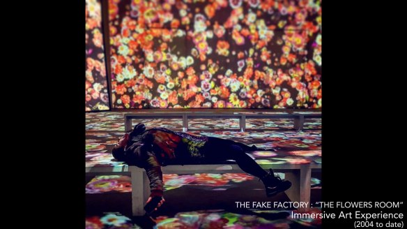 the fake factory the flowers room_00385